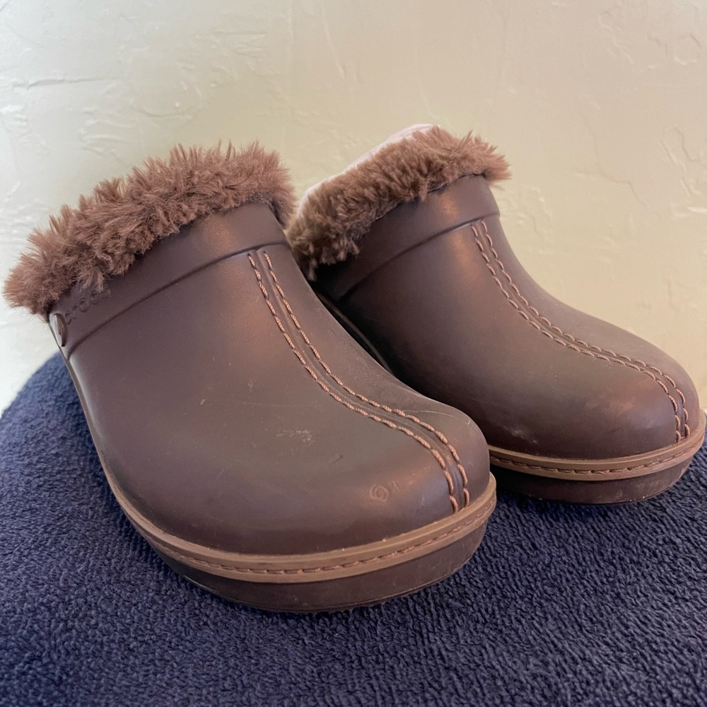 Crocs size 7 mules